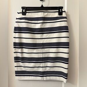 RW & CO CREAM STRETCHY PULL-UP SKIRT WITH DARK BLUE STRIPES